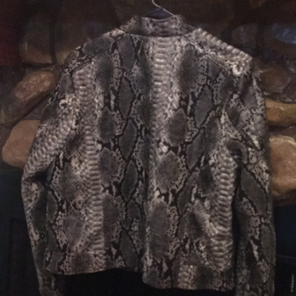 Snakeskin like Jacket - Picture 6 of 8